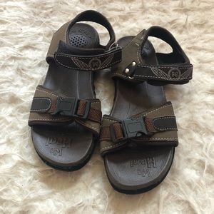 NWOT Motion flip flops sz6